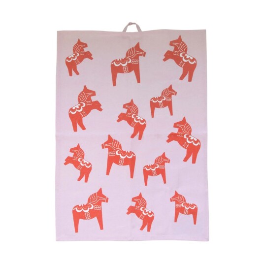 Pluto Design Dalahäst kjøkkenhåndkle 50x70 cm Rosa-rød Pluto Design Dalahäst kjøkkenhåndkle 50x70 cm Rosa-rød