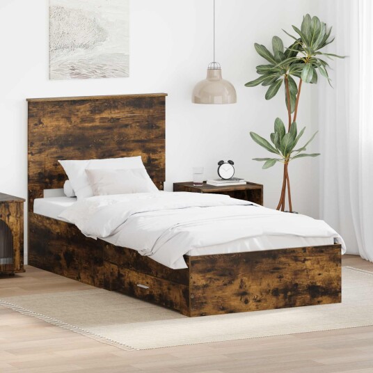  Sengestamme med hodegjerde Røkt eik 90 x 190 cm Konstruert tre