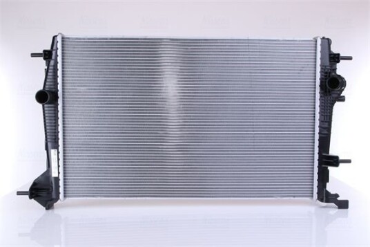 Radiator NISSENS 637648