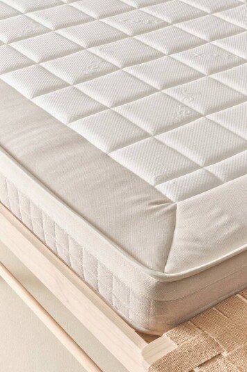 Jotex CANSADO skummadrass medium 160x200 cm Matt hvit 1689490-01-0 1689480-01-0
