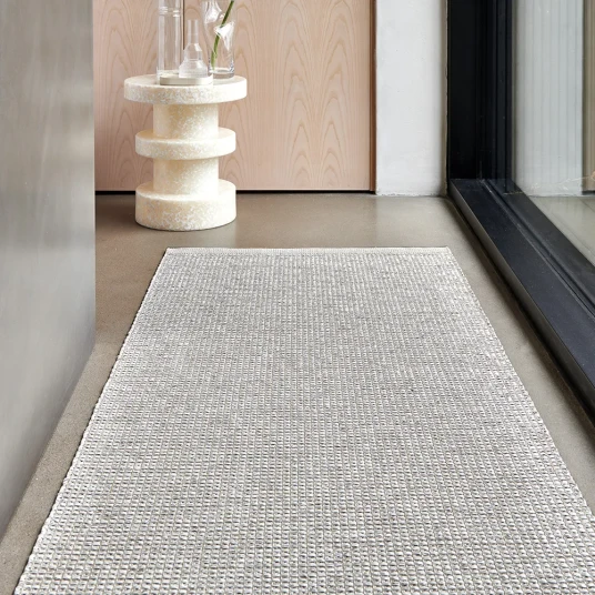Pappelina Emm teppe 70x300 cm Fossil Grey/Stone Metallic Pappelina Emm teppe 70x300 cm Fossil Grey/Stone Metallic