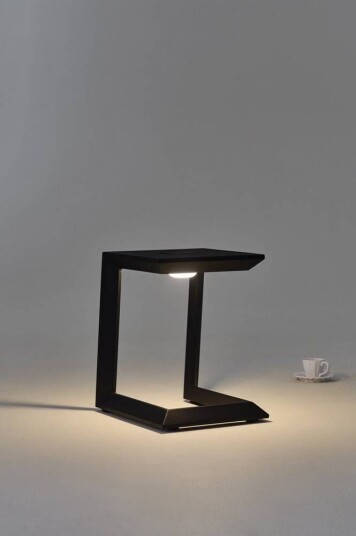 SOLO LED solcelledrevet bord Svart