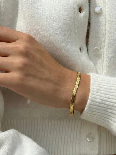 Who Is She Bone Bracelet Gold Gull ONE SIZE Who Is She Bone Bracelet Gold Gull ONE SIZE