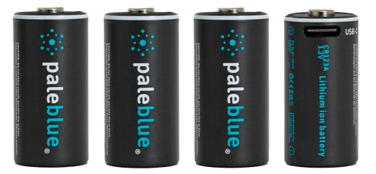 Pale Blue CR123 Oppladbare Batterier 4-pack med USB-C ladekabel Pale Blue CR123 Oppladbare Batterier 4-pack med USB-C ladekabel