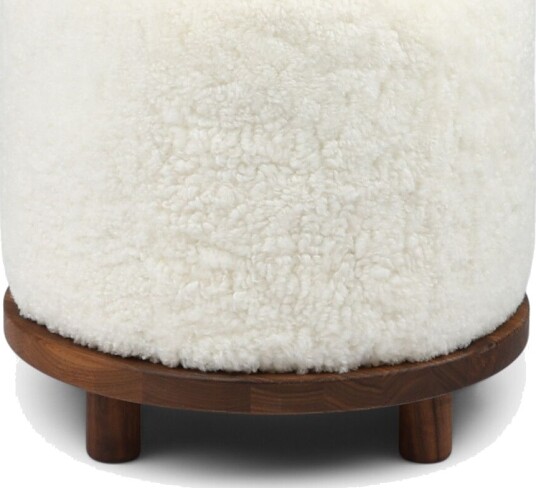 Simon pouf | Korthåret | D46xH42 cm Hvit Valnøtt Simon pouf | Korthåret | D46xH42 cm Hvit Valnøtt