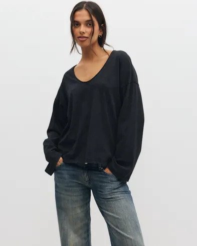 Nelly Svart Relaxed V Neck LS Top
