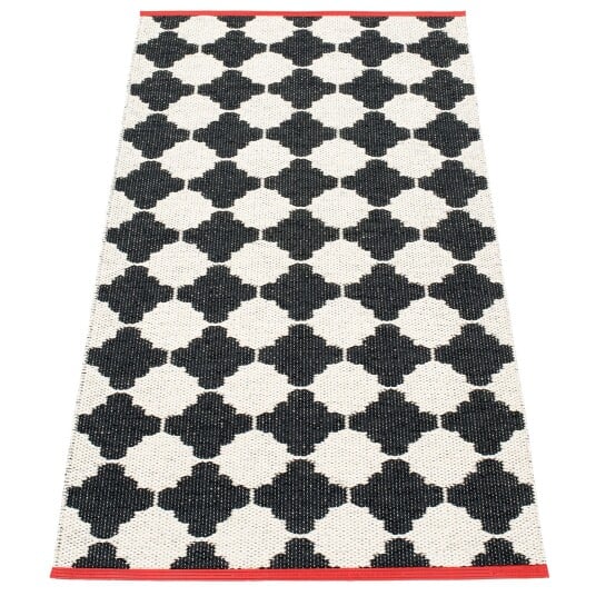 Pappelina Marre matte 70x300 cm black / vanilla coral stripe Pappelina Marre matte 70x300 cm black / vanilla coral stripe