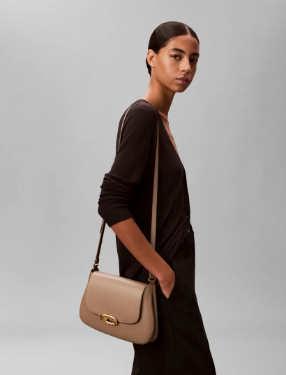 Calvin Klein Hardware Flap Medium Crossbody Beige ONE SIZE Calvin Klein Hardware Flap Medium Crossbody Beige ONE SIZE