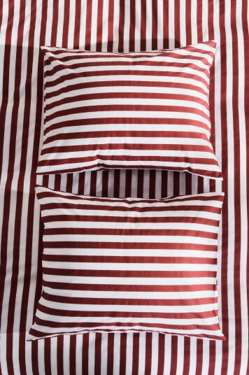 Jotex Putevar 2 pk 50x60 Cm Vinrød/hvit KAYO Kjøp Putevar hos Jotex Jotex Putevar 2 pk 50x60 Cm Vinrød/hvit KAYO Kjøp Putevar hos Jotex