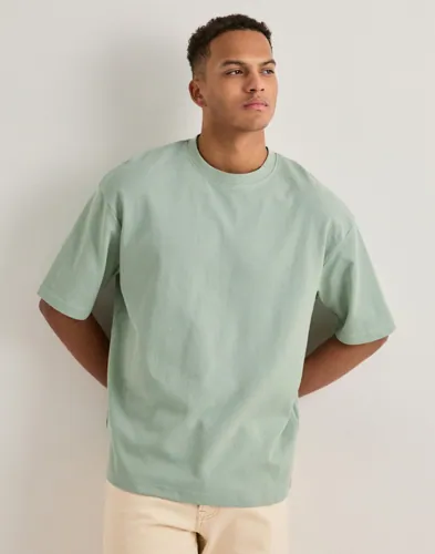 Selected Men Slhlooseoscar Ss O Neck Tee Noos Oversized t shirts Grønn Selected Men Slhlooseoscar Ss O Neck Tee Noos Oversized t shirts Grønn