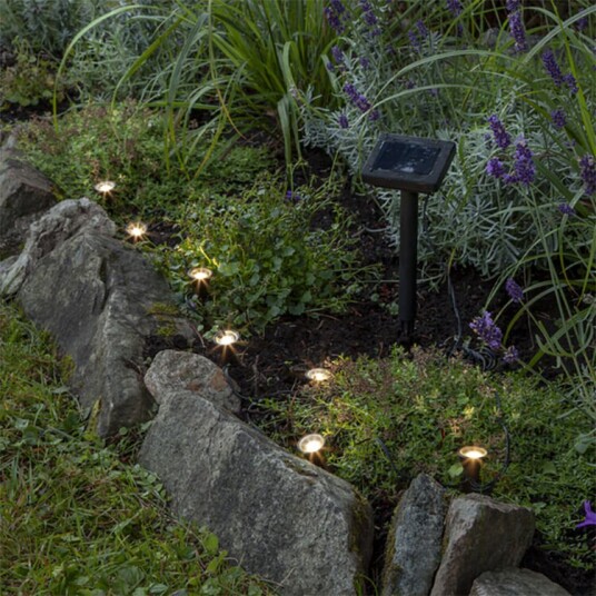 Smartsaker Solcelleladet lyslenke med minispotlights