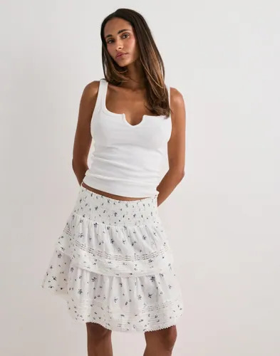 Neo Noir   Hvit   Kenia Flower Dobby Skirt