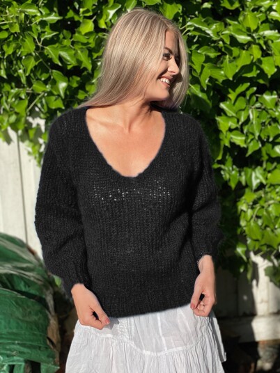 AMANDA genser svart AMANDA genser svart