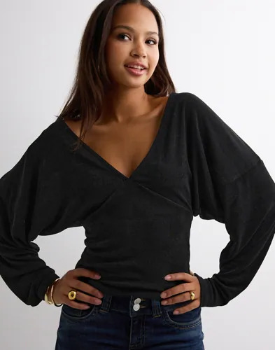 Nelly Svart Glam Plunge LS Top