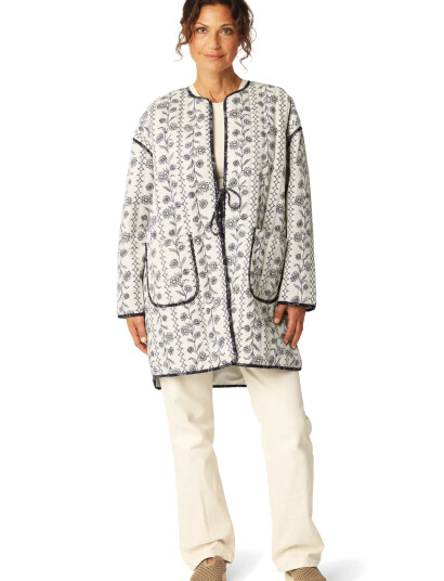 Ilse Jacobsen Ottomaquilt04P   Navy   40