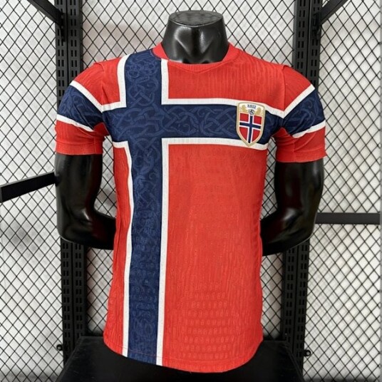 Norges landslag hjemmedrakt for VM 2026–27 utstedt av spilleren. Fotballdrakt. Spillerversjon. L