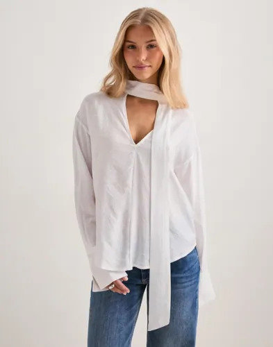 Nelly   Hvit   Scarf Blouse