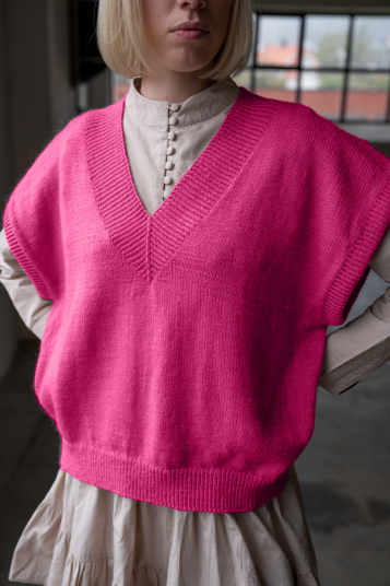 Dale Garn 443 16D Léonie Vest Pink