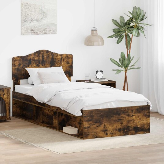 Sengestamme med hodegjerde Røkt eik 75 x 190 cm Massiv furu Sengestamme med hodegjerde Røkt eik 75 x 190 cm Massiv furu