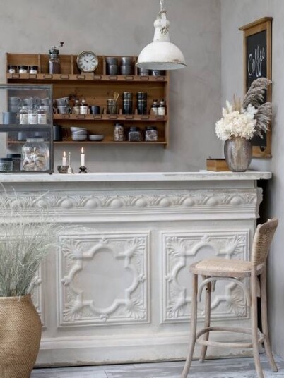Chic Antique Fransk barkrakk med flettet sete og rygg fra Chic Antique