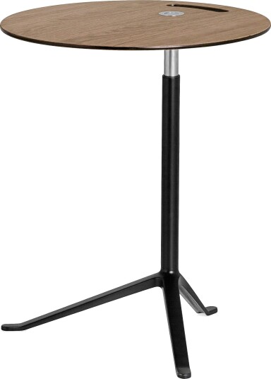 Little Friend KS11 Sidebord Høydejusterbart Eik/Pulverlakkert Aluminium Little Friend KS11 Sidebord Høydejusterbart Eik/Pulverlakkert Aluminium