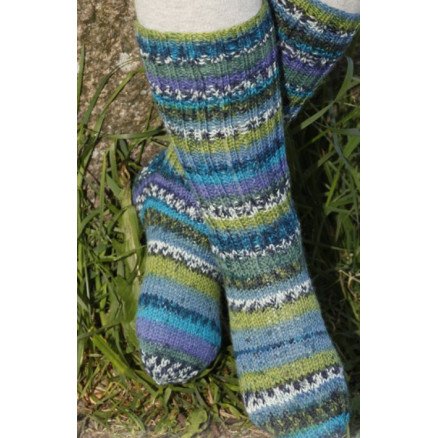 Blueberry fields by DROPS Design Sokker Strikkeoppskrift str 15 37