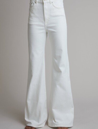 Jeanerica Fuji White 28 x 32 Jeanerica Fuji White 28 x 32