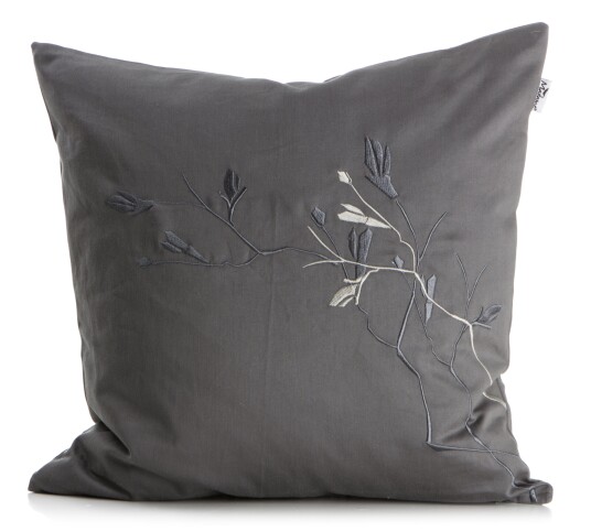 Madame® Pute m/dunfyll grå m/brodert blomsterranke 50x50cm
