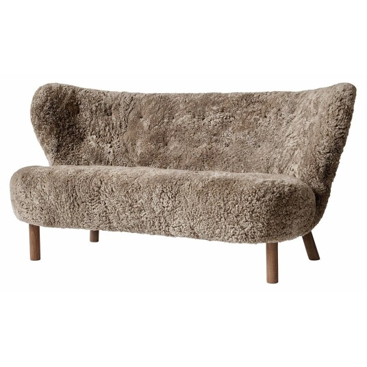 &Tradition Little Petra Sofa Vb2 Oljet Valnøtt / Saueskinn Sahara &Tradition Little Petra Sofa Vb2 Oljet Valnøtt / Saueskinn Sahara