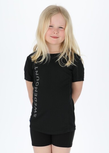 Swedemount Training Logo Tee G Jr Black/Reflective 120 T-Shirts