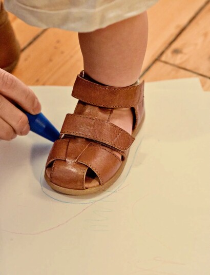 ANGULUS Sandals Flat Closed Toe Brown 19
