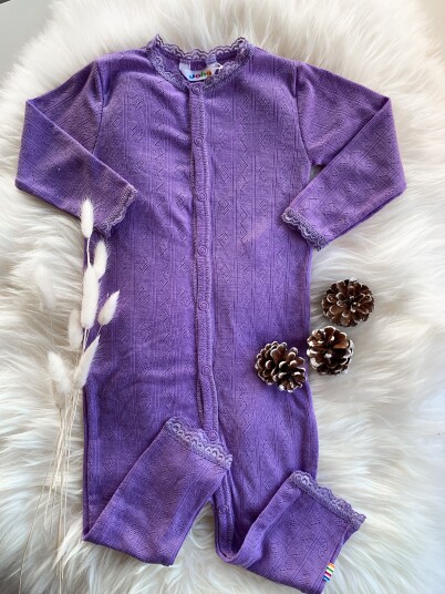 Joha Jumpsuit Ull/Silke Lilla m. Hullmønster Joha 60 Jumpsuit Joha Jumpsuit Ull/Silke Lilla m. Hullmønster Joha 60 Jumpsuit