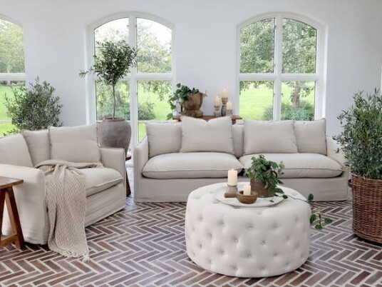 Chic Antique Malo Sofa i lin med 5 puter fra Chic Antique Chic Antique Malo Sofa i lin med 5 puter fra Chic Antique