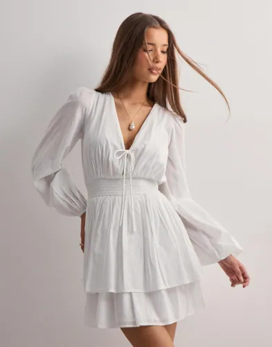 Nelly Hvit Fancy Smock Dress