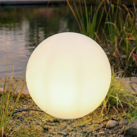 Lindby kule lampeformet lampe Valyra Ø 50 cm IP54 jordspyd Valyra Hvit / opal Kunststoff Moderne