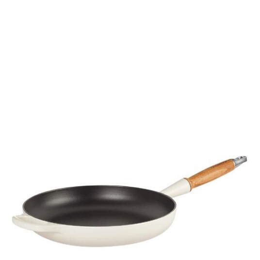 Le Creuset Signature stekepanne med trehåndtak 28 cm meringue Le Creuset Signature stekepanne med trehåndtak 28 cm meringue
