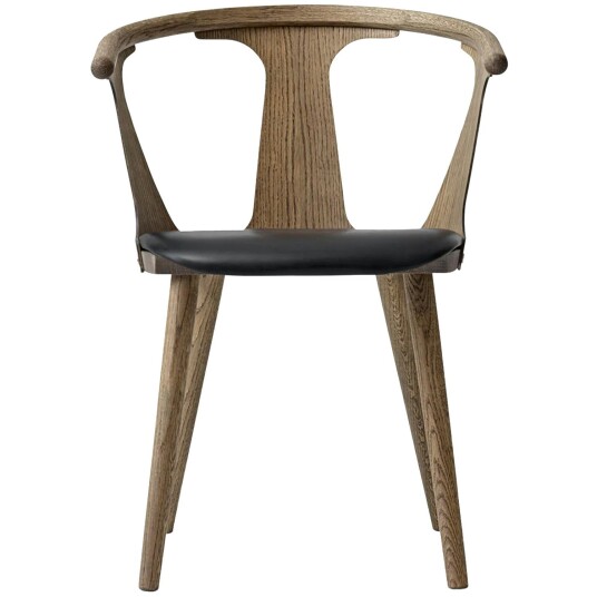 &Tradition In Between Chair Sk2 Smoked Oiled Oak / Black Silk Leather &Tradition In Between Chair Sk2 Smoked Oiled Oak / Black Silk Leather