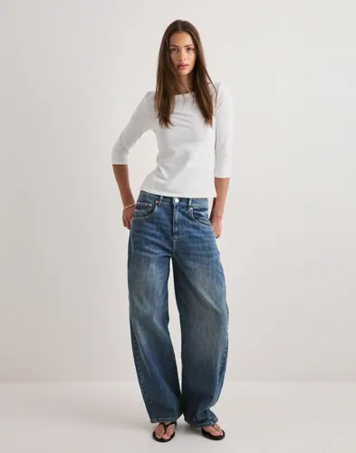 Nelly Blå Twisted Barrel Buckle Jeans