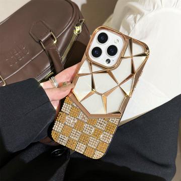 iPhone 16 Pro Max Rhinestone deksel med geometrisk diamantmønster   gull
