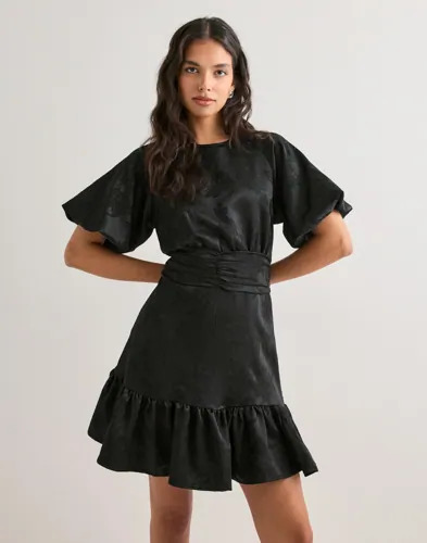 Neo Noir Svart Sulli Jacquard Dress