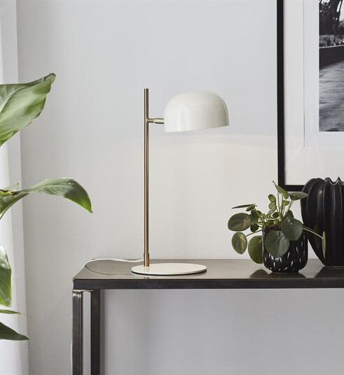 Marksløjd Pose bordlampe - Hvit/Børstet messing Marksløjd Pose bordlampe - Hvit/Børstet messing