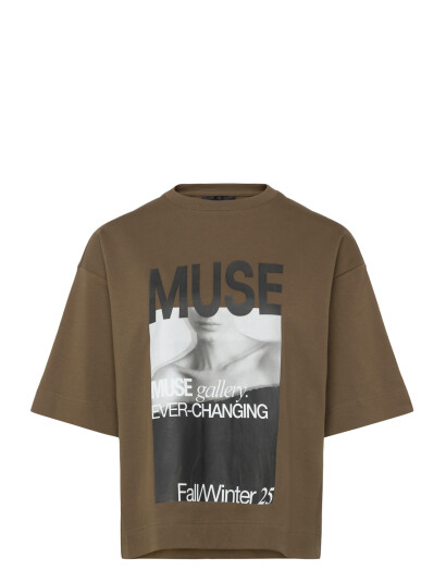 Copenhagen Muse Cmmuse-Tee Is An Oversized T-Shirt In A Premium Material With A Rounded Neckline - Khaki green - S Copenhagen Muse Cmmuse-Tee Is An Oversized T-Shirt In A Premium Material With A Rounded Neckline - Khaki green - S