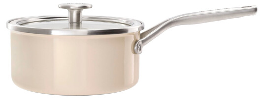 KitchenAid Cookware Collection Kasserolle med lokk, 18 cm. mandel KitchenAid Cookware Collection Kasserolle med lokk, 18 cm. mandel