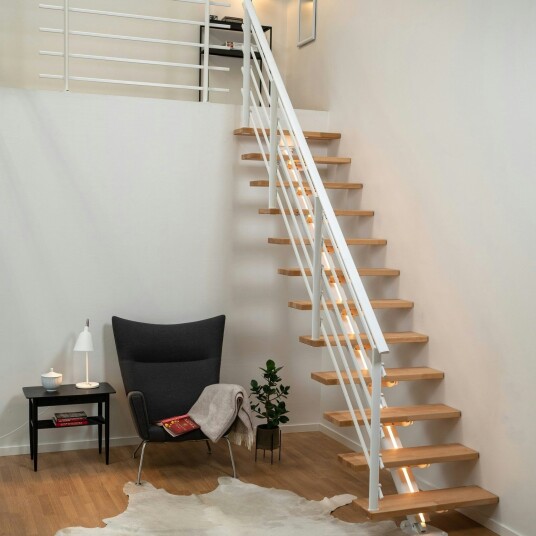 Dolle Sydney Rett Trapp Hvit 9016 pure oljet Bøk 85 11 Loddrett Høyde 222 270cm Dolle Sydney Rett Trapp Hvit 9016 pure oljet Bøk 85 11 Loddrett Høyde 222 270cm
