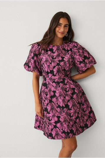 Ellos Collection Jacquardvevd kjole med puffermer Rosa