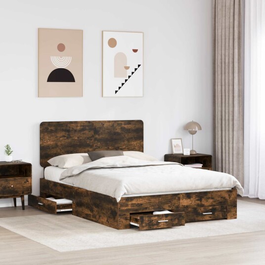  Sengestamme med hodegjerde Røkt eik 150 x 200 cm Konstruert tre