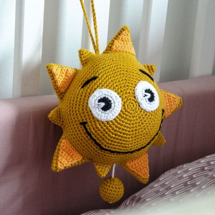 Rito Krea  Sol med musikkdåse av Rito Krea Soloppheng Hekleoppskrift 18cm Rito Krea  Sol med musikkdåse av Rito Krea Soloppheng Hekleoppskrift 18cm