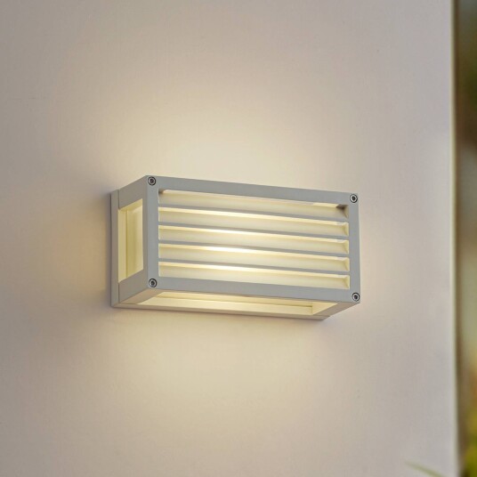 Lucande utendørs vegglampe Aurelien hvit 12 cm stripe IP54 Lucande utendørs vegglampe Aurelien hvit 12 cm stripe IP54