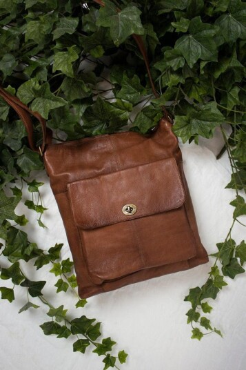 Re:Designed by Dixie 1656 Urban stor skulderveske i skinn Walnut