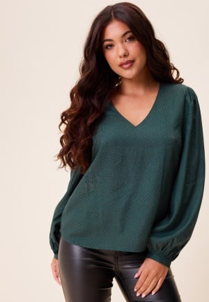 Happy Holly V-neck Puff Sleeve Viscose Blouse Dusty green/Patterned 36/38 Happy Holly V-neck Puff Sleeve Viscose Blouse Dusty green/Patterned 36/38